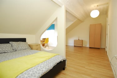 3 bed flat, Alexandra Road, Mutley, Plymouth, PL47EF - Image 1